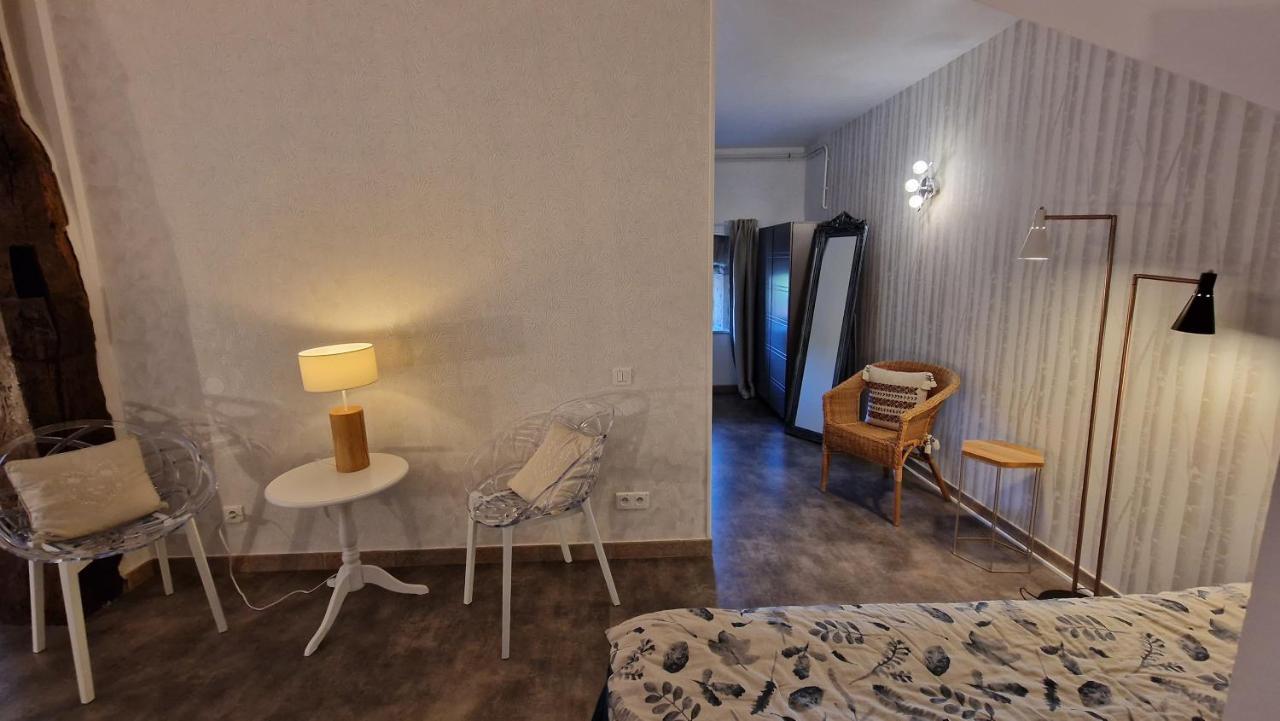 Domaine Le Puits Du Moulin Bed & Breakfast Comberjon Luaran gambar